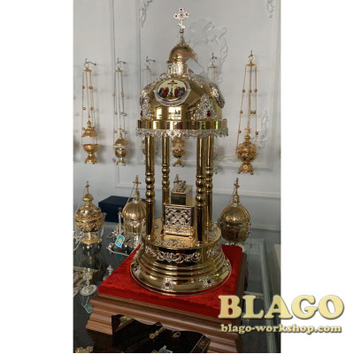 Дарохранительниця з іконами