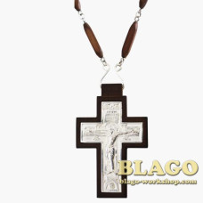 Хрест латунний в дерев'яному обрамлені з ланцюжком 0230л^91д