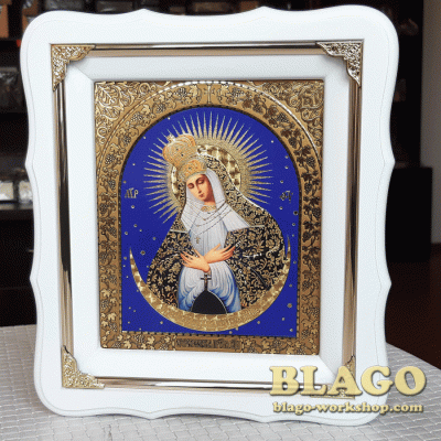 Ікона Пресвятої Богородиці Остробрамська у білій фігурній рамі, 21х24см