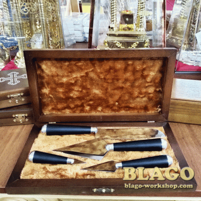 Набір копіє з дерев'яними ручками та ножем в дерев'яному футлярі