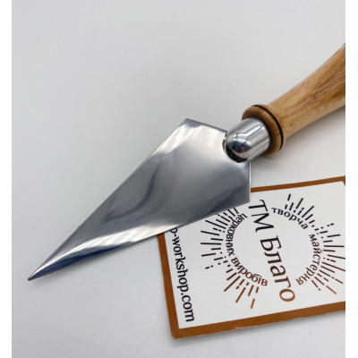 Копіє середнє з дерев'яною, різьбленою ручкою, 3х18 см