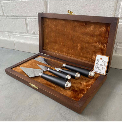 Набір копіє з дерев'яними ручками та ножем в дерев'яному футлярі